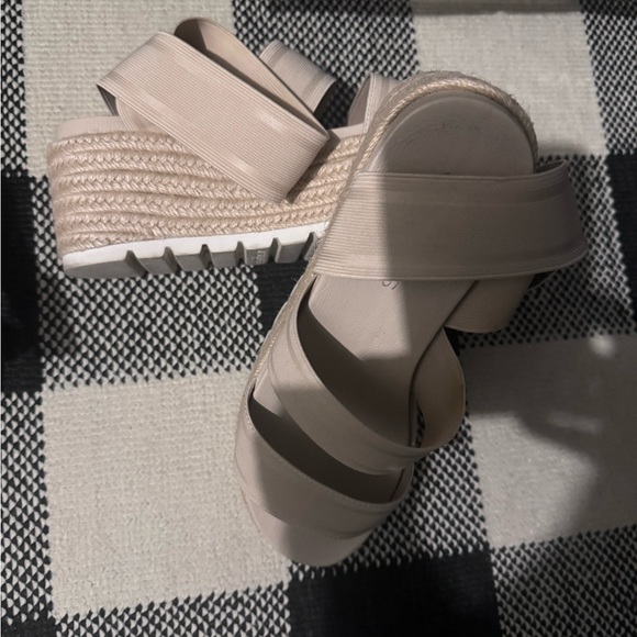 J Slides Platform Sandals - Picture 2 of 2